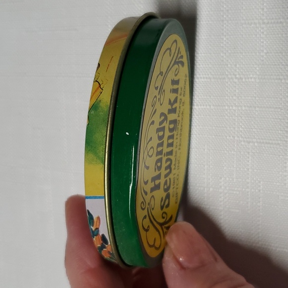 VTG Coca Cola Travel Tin & Sewing Supplies Handy Sewing Kit Retro Collectible - Picture 16 of 16